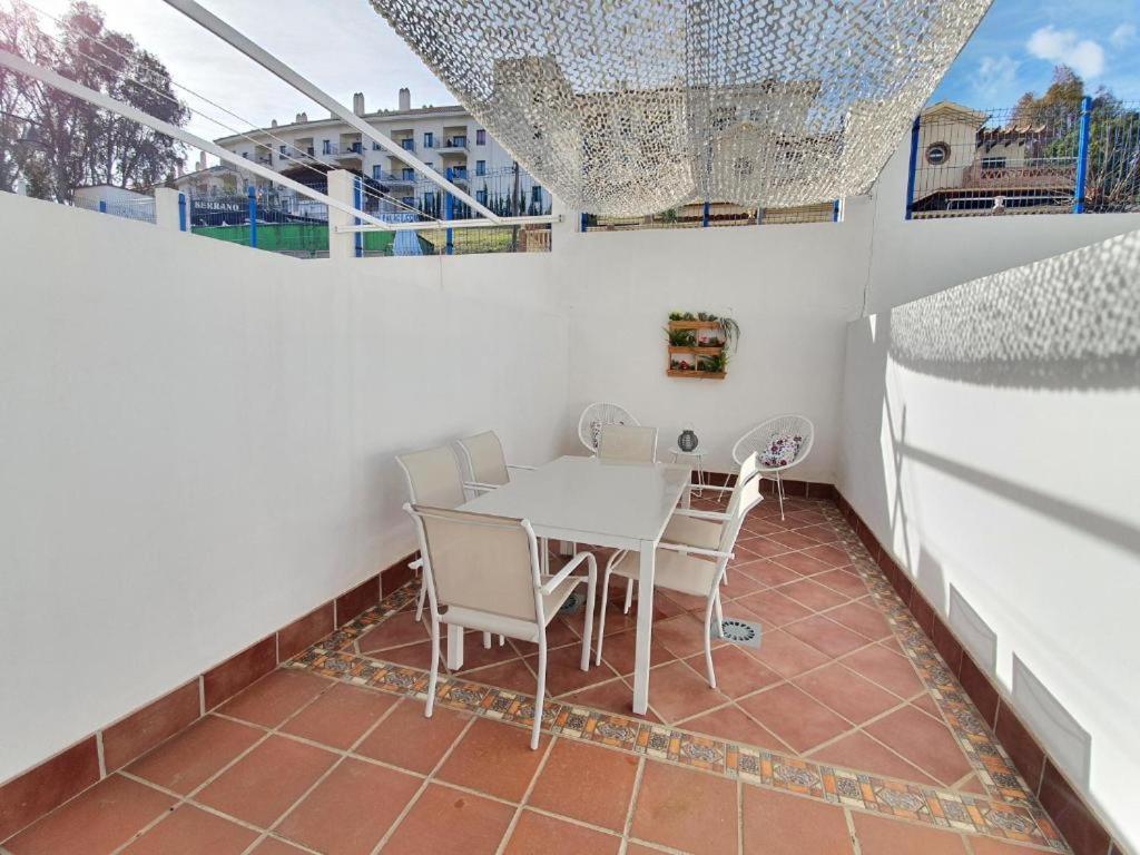 Apartamento Con Parking Con Piscina Junto A La Playa Benalmádena Eksteriør billede